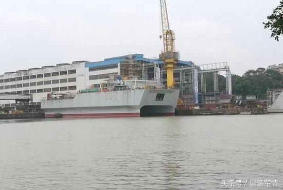 中国海军新型双体音响测量船也已经投入使用,正好一起凑凑热闹