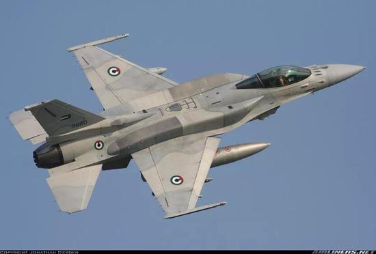 ▲土豪专用型F-16E/F,机背两侧