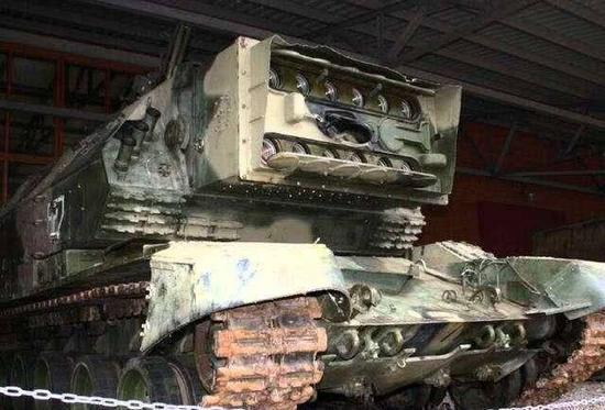 防空军方面,苏军研制了用于机场防御的“死光炮”。