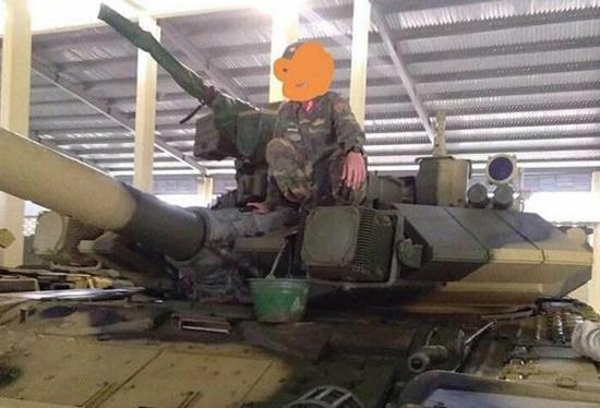 越南T-90S主战坦克公开,可以看到炮塔前面的红外干扰机