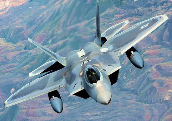 图为改变世界空战思维的F-22A战斗机,革命性的突破基于对前代机型对抗的充分研究。