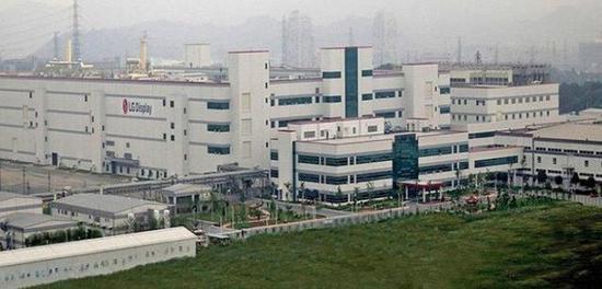 图为LG显示器的广州工厂,该厂的开设曾遭到三星勾结韩国政坛的顽强阻击。