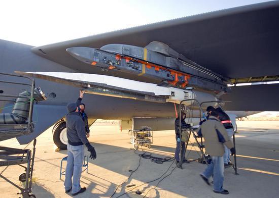 X-51长度超过7米,重量超过1吨。未来高超音速实用武器化之后,尺寸可能更大