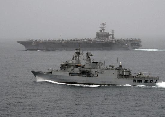 图片:新海军安扎克级护卫舰和林肯号