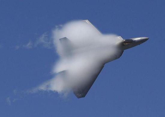 1.5马赫的巡航能力让F-22把世界其它三代机甩开了质的差距