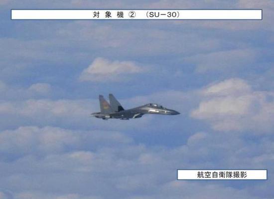 图为中国苏-30MKK横穿对马海峡时留下的“靓照”。