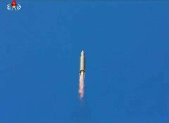 朝鲜同时试射两种构型高超音速导弹 背后是什么考量