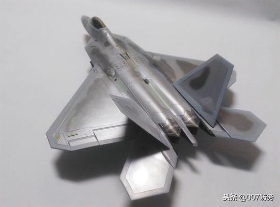 和F22的模型对比就知道了