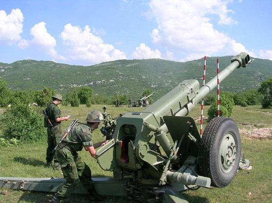 图片:苏制D-30榴弹炮可以进行360度射击,火力机动性很强。