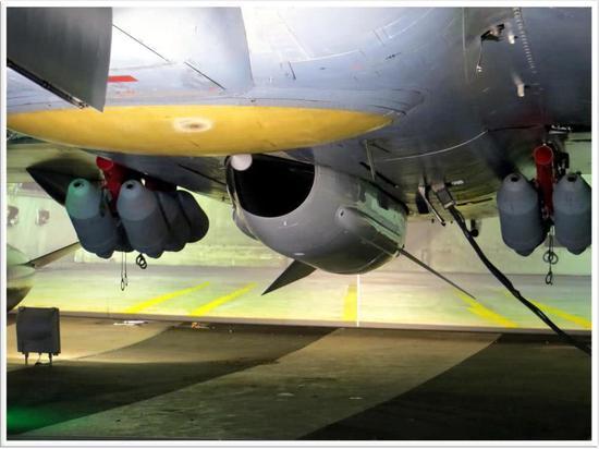 图片:AN-22,7万吨当量,和咱狂飙一号类似