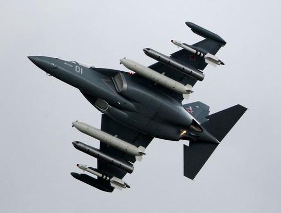 图为俄罗斯雅克130教练机