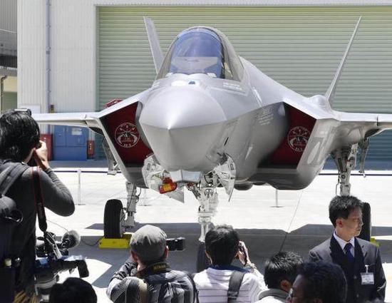 日本本土生产的首架F-35A下线仪式很隆重