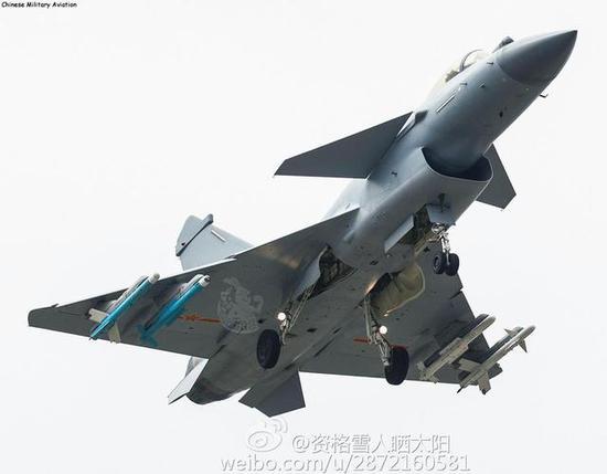图片:霹雳-10和霹雳-8弹径一样、通用挂架,感谢原作者