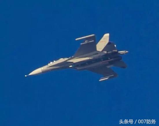 2015年海航苏-30MK2战机携带PL-12