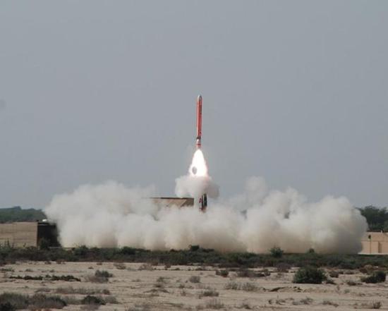 巴铁雷电-2导弹疑换用中国北斗导航 射程高达600公里
