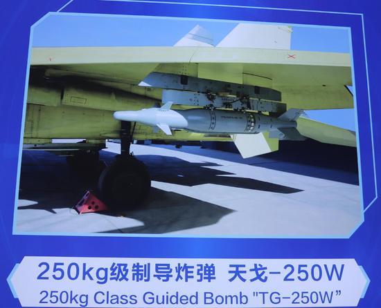 歼11战斗机也可以改装挂载250公斤级别的滑翔炸弹,所以还有继续使用的潜力