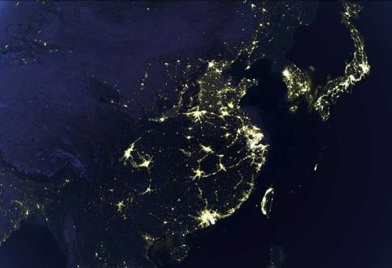 NASA拍摄的东北亚夜间用电情况,经济繁荣的中日韩三国有着极大的用电需求