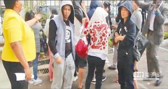 45名涉诈骗案台湾人被肯尼亚遣送到大陆 图为肯尼亚拘留的涉案人
