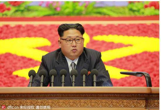 金正恩穿西装出席朝鲜劳动党七大。
