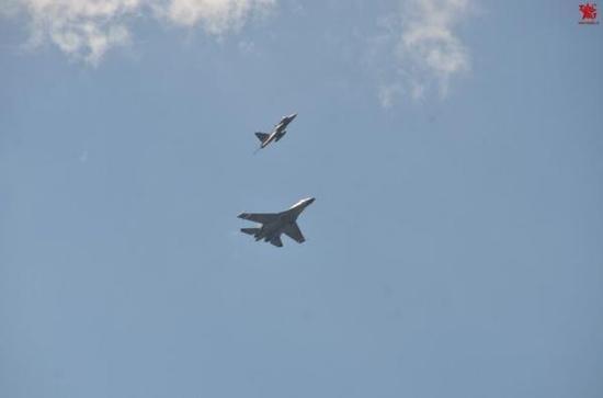 在与泰国空军联合演习中,中国空军歼-11在近距离空战中能大获全胜,靠的是飞行员的素质