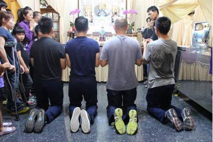 军人犯罪,该上军事法庭审判,该关的关,该毙的毙,如这般的行为实际上是对所有军人尊严的严重践踏
