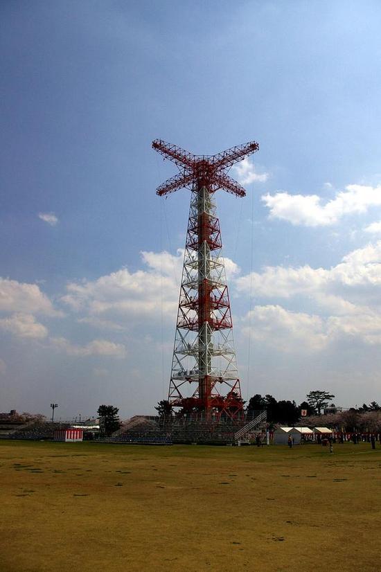 习志野驻屯地内最核心的训练设施——空降训练塔