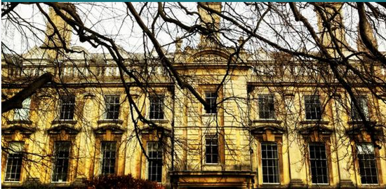 剑桥大学校园。陈平认为,调整大学地理布局,吸引全球科学家到中国高校,中国有望成为世界科学中心