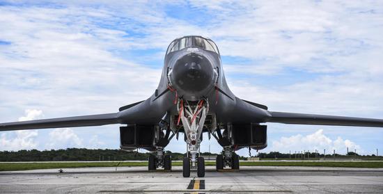 B-1B“枪骑兵”超音速战略轰炸机