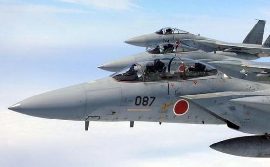 老旧的F-15J已经难堪大用,但是还是不得不用,从美国预定的F-35战斗机依然遥遥无期。