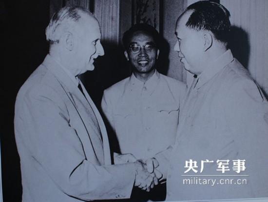 1960年,毛泽东主席会见英国元帅蒙哥马利(资料图)