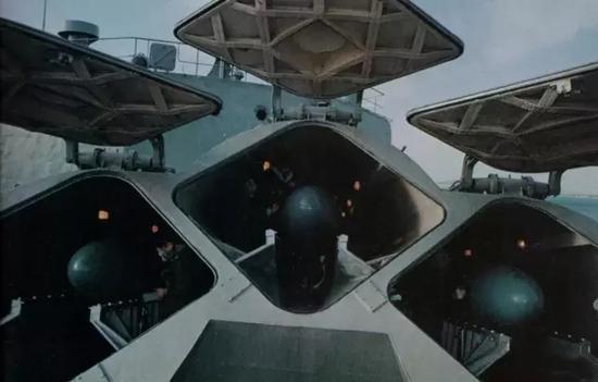 三联装“海鹰”1号反舰导弹,051型的“王牌武器”。