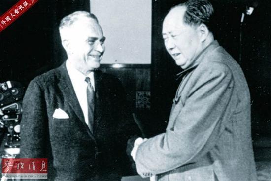 资料图:1960年毛泽东会见斯诺。