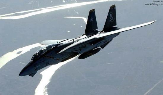格鲁曼把 F-111B 重新包装后,推出 F-14