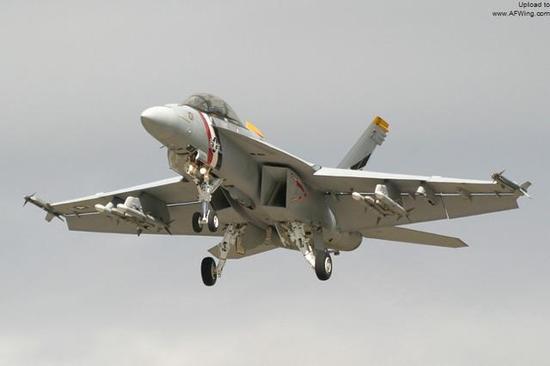 麦道 F-18 在 F-14 退役后成为美国海军的主力战斗机