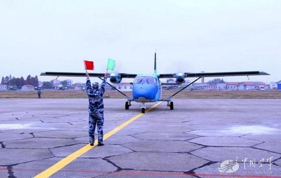 运-12将会替代运-5成为中国空降兵的主力训练飞机,并且执行中国空军轻型运输任务