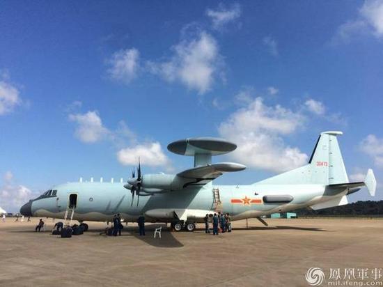 图为本届航展展出的空警500型预警机