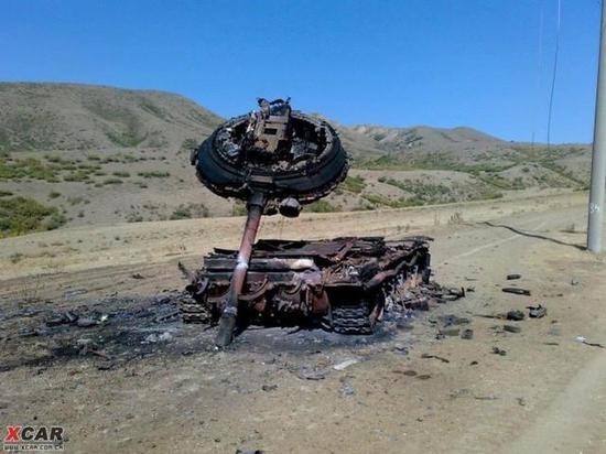 图片:弹药殉爆的T-72主战坦克。