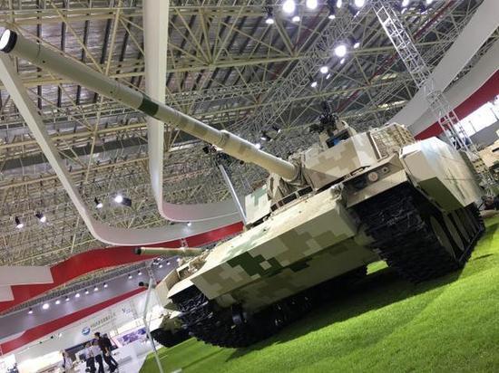 图片:VT5外贸主战坦克首次出现在珠海航展。