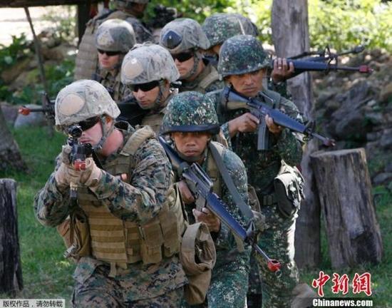 资料图:菲美年度例行大型联合演习——“肩并肩”军演现场
