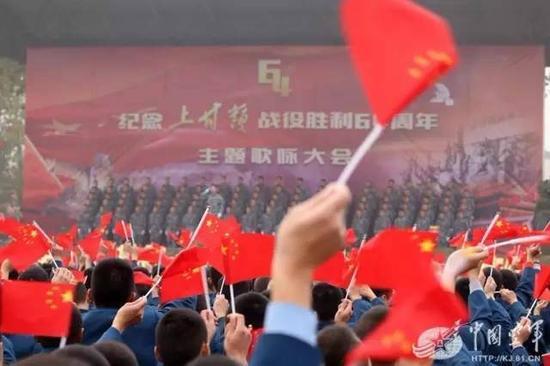 空降兵某师组织开展“传承上甘岭英雄精神,争当‘四有’新一代革命军人”主题实践活动。