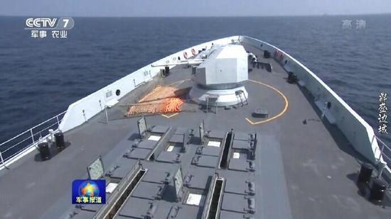 054A型护卫舰热垂发发射红旗16防空导弹