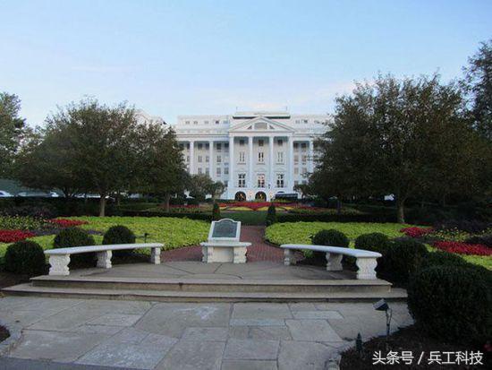 图注:位于地下深处的美国夏延山军事基地
