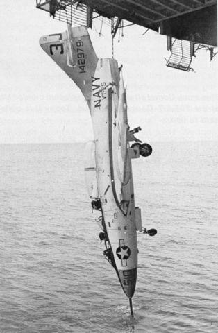 着舰对于任何一个国家的海军航空兵舰载机都是一个难题,即使美国海军也出现过这样的事故