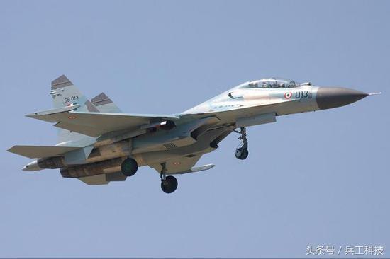 图注:苏-30战机属于三代战机,和F-35之间有明显的差距