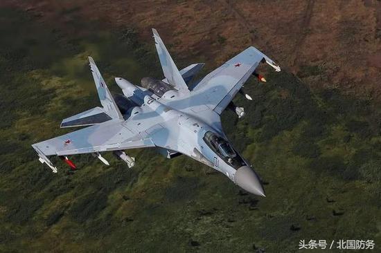 △首架量产型苏-35S,目前交给中国的苏-35涂装与之类似