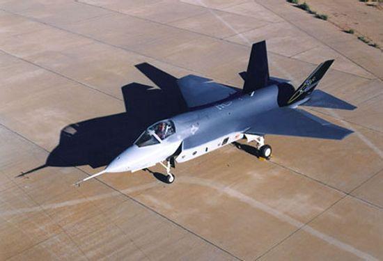 F-35为何近距空战打不过F-16?它根本就不是战斗机
