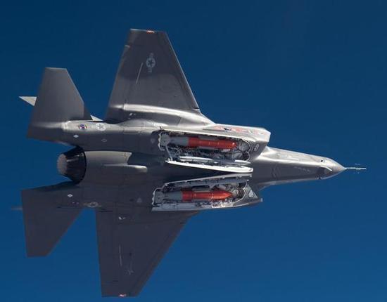 图:F35吃亏在机翼太小,机身太肥
