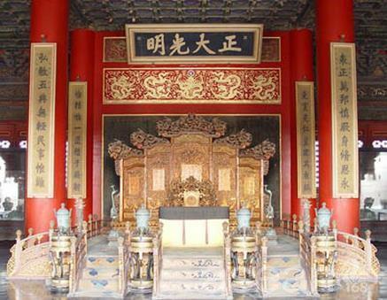乾清宫宝座之上的“正大光明”匾