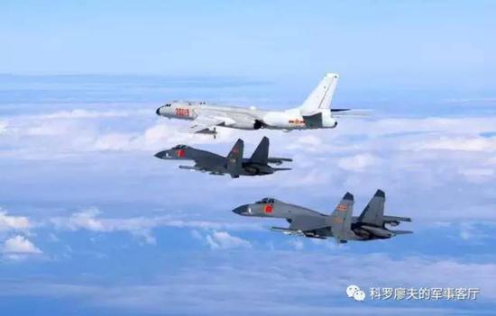 图片:在南部战区歼击航空兵某团歼-11A掩护下开展远海训练的东部战区航空兵某团轰-6K。