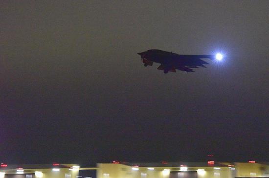 B-2夜间起飞
